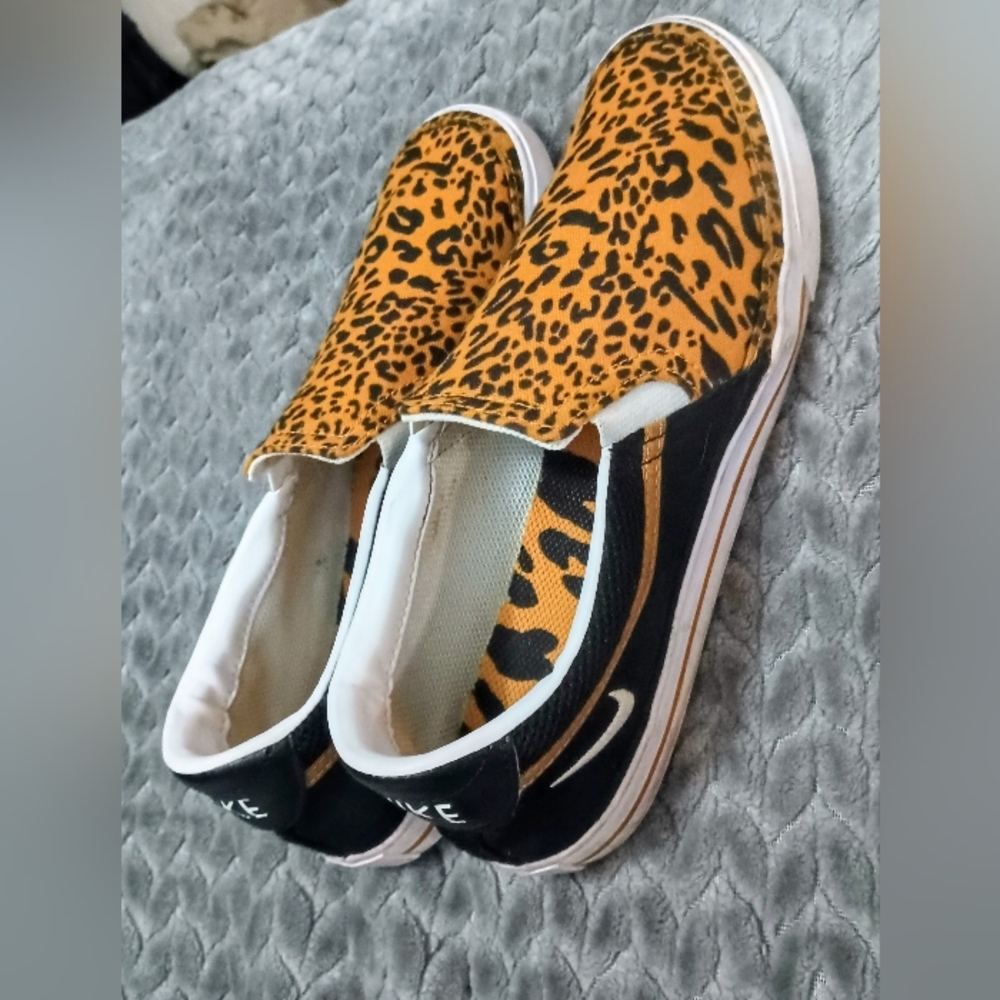 ✨Nike Women’s Court Legacy Leopard Slip-On Casual Sneaker 🐆👟 Pre-owned - Picture 8 of 9